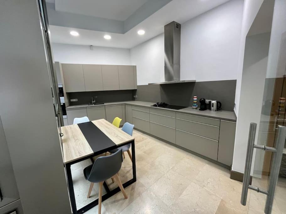 فيلا Fdez Amazing House By Cathedral And Giralda With Private Pool إشبيلية المظهر الخارجي الصورة